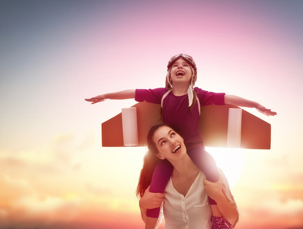 madre-jugando-con-su-hijo